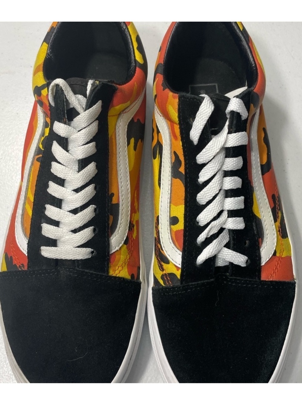 Men's Low-Top Camouflage Skate Sneakers in Black, Orange & Yellow Size 10